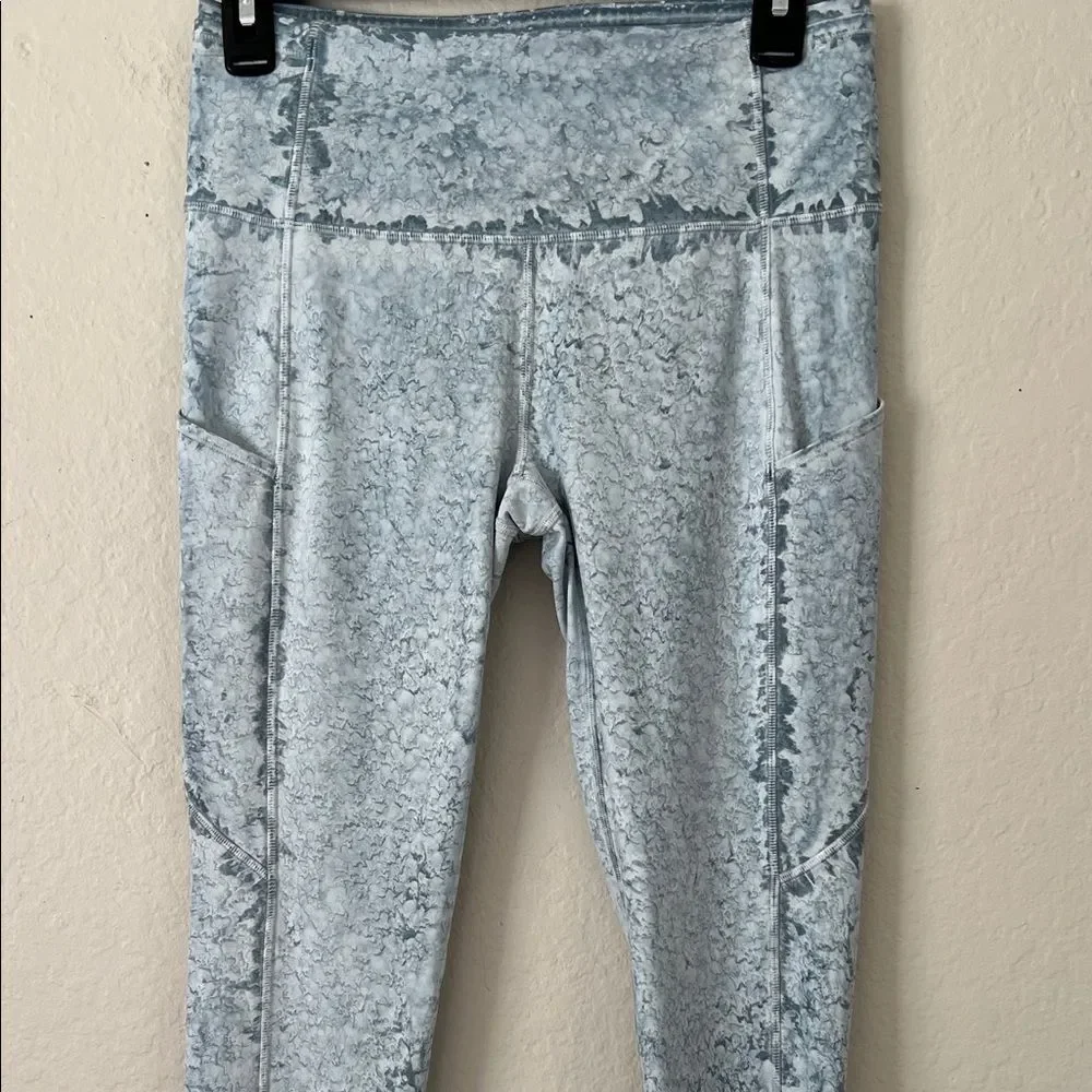 Like New!  Lululemon Wunder Train High Rise Crop 23
